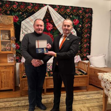 Микола Скрипковський відзначив Аурелія Чокоя Орденом Пошани Почесний консул Микола Скрипковський відзначив Надзвичайного та Повноважного Посла Республіки Молдова у Німеччині Аурелія Чокоя Орденом Пошани