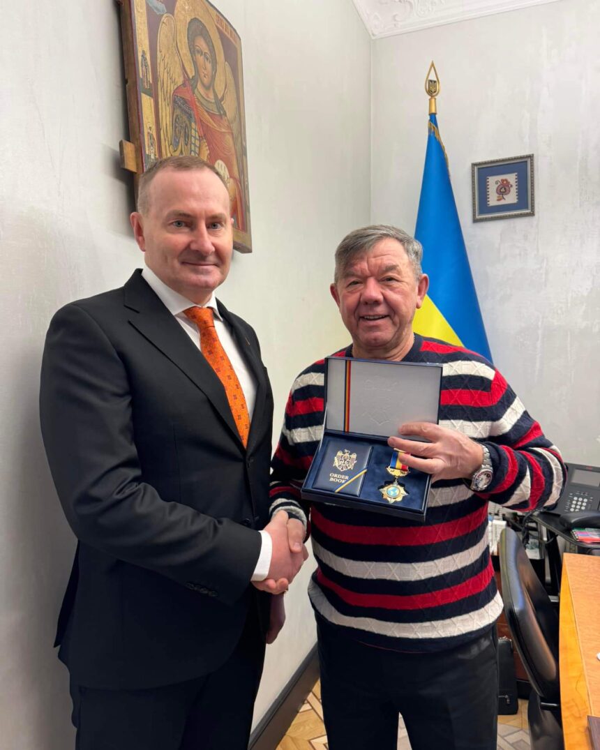 Микола Скрипковський відзначив співпрацю з GDIP Почесний консул Молдови у Хмельницькому Микола Скрипковський відзначив співпрацю з GDIP та вручив Орден Пошани Павлу Кривоносу