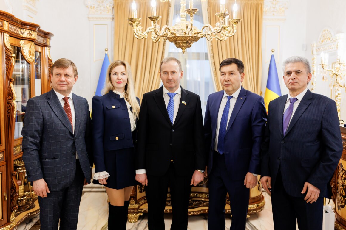 Консульство (10) Почесне консульство Республіки Молдова у Хмельницькому