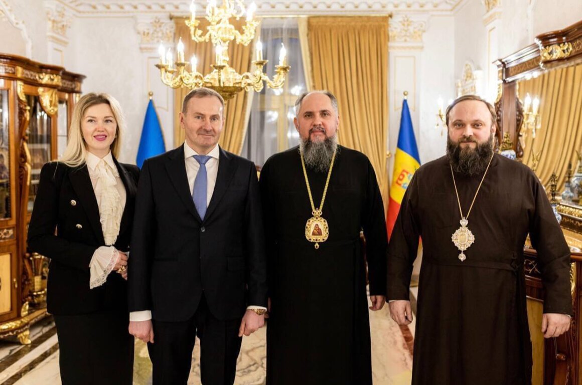 Консульство (12) Почесне консульство Республіки Молдова у Хмельницькому