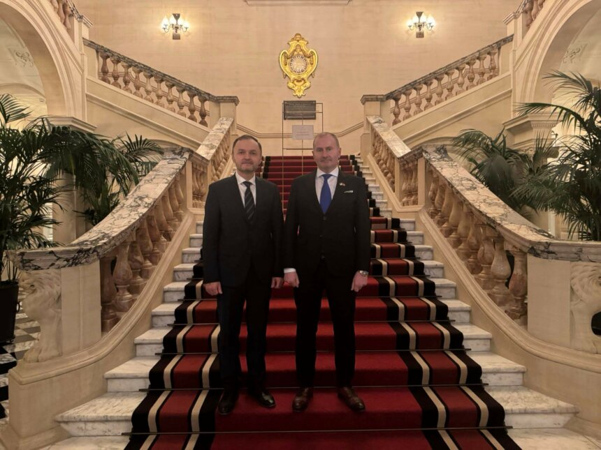 Зустріч почесного консула Молдови у Хмельницькому з послом у Великій Британії Зустріч почесного консула Молдови у Хмельницькому з послом у Великій Британії
