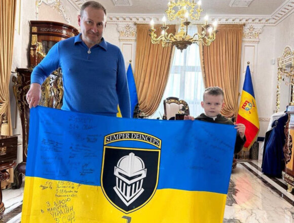 З особистого instagram Миколи Скрипковського Почесний консул Микола Скрипковський привітав воїнів танкових військ України з професійним святом