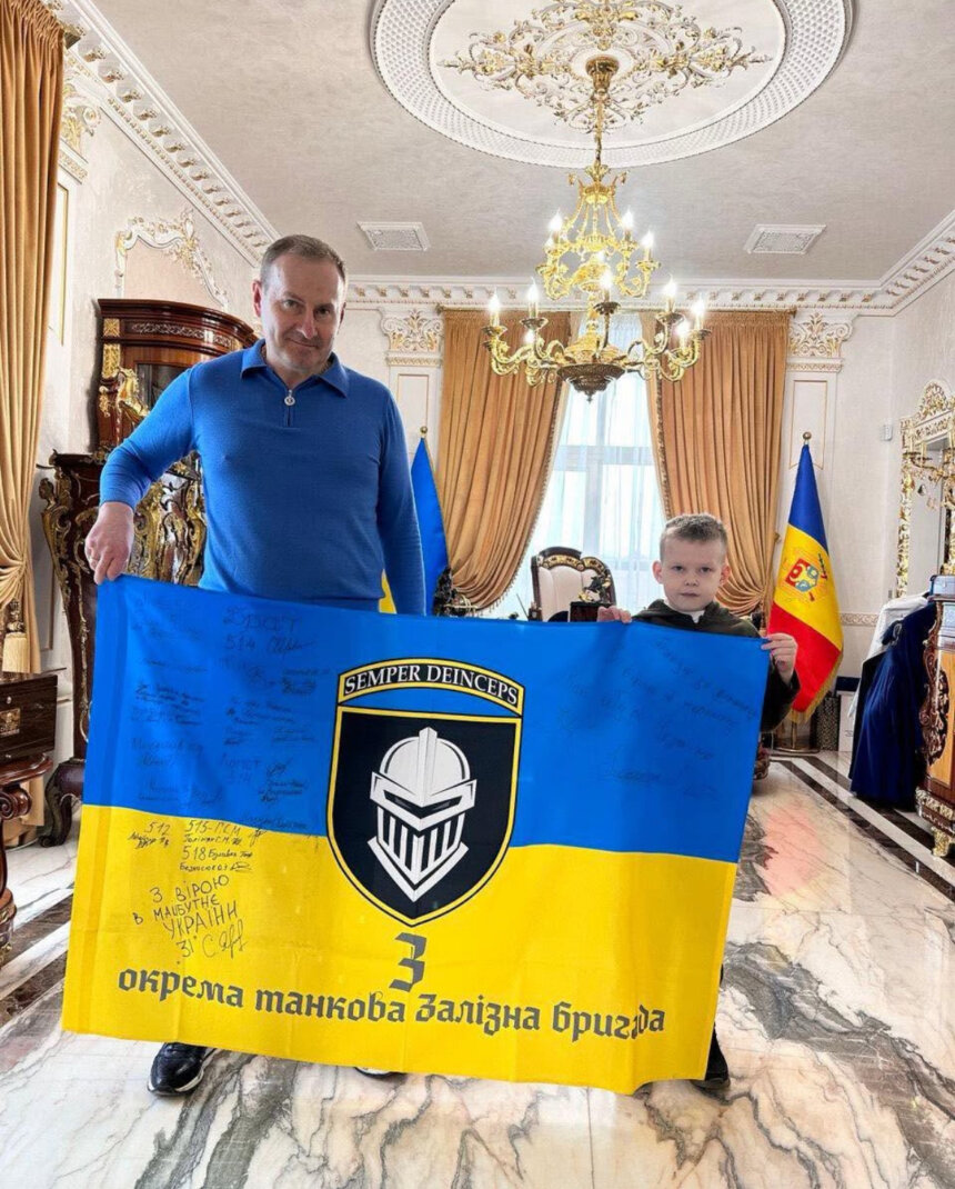 З особистого instagram Миколи Скрипковського Почесний консул Микола Скрипковський привітав воїнів танкових військ України з професійним святом