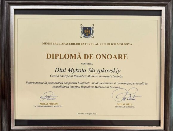 з особистого instagram Миколи Скрипковського Микола Скрипковський отримав почесну відзнаку з нагоди Дня Незалежності Республіки Молдова