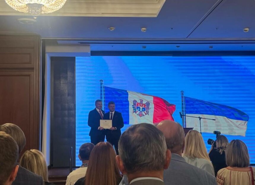 з особистого instagram Миколи Скрипковського Микола Скрипковський отримав почесну відзнаку з нагоди Дня Незалежності Республіки Молдова
