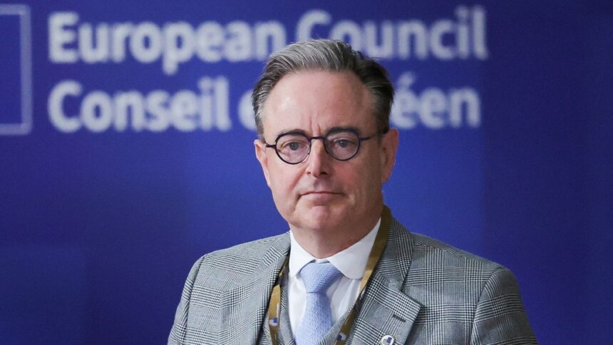 Прем'єр-міністр Бельгії Барт де Вевер прибуває на саміт лідерів Європейського Союзу в Брюсселі, Бельгія, 23 жовтня 2025 року. REUTERS/Yves Herman Брюссель вимагає колективної відповідальності за ризики у разі вилучення коштів РФ
