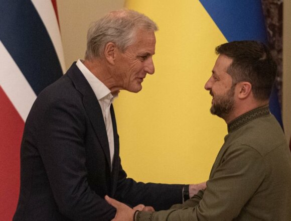 Прем'єр-міністр Норвегії Йонас Гар Стере та президент України Володимир Зеленський в Києві, Україна, 24 серпня 2023 року. Getty Images/Alexey Furman Зеленський прибув до Норвегії на переговори з прем’єр-міністром Йонасом Гаром Стере