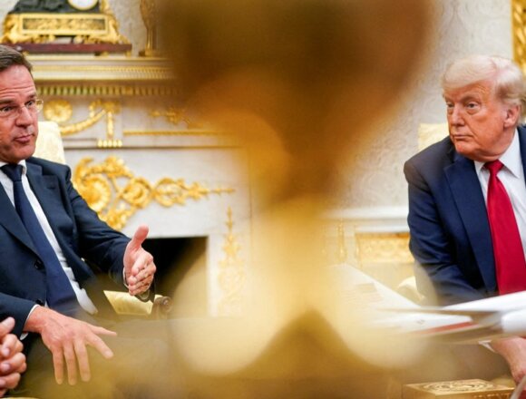 Президент США Дональд Трамп зустрічається з генеральним секретарем НАТО Марком Рютте в Овальному кабінеті Білого дому у Вашингтоні, округ Колумбія, США, 14 липня 2025 року. REUTERS/Nathan Howard Генсек НАТО Марк Рютте відвідає Вашингтон для переговорів із Трампом