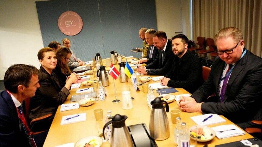 Прем'єр-міністерка Данії Метте Фредеріксен зустрілася з президентом України Володимиром Зеленським у день засідання Європейської політичної спільноти в Копенгагені, Данія, 2 жовтня 2025 року Зеленський прибув до Копенгагена на саміт Європейської політичної спільноти
