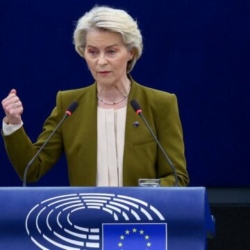 Президентка Європейської комісії Урсула фон дер Ляєн виголошує звернення до Європейського парламенту про стан справ у Європейському Союзі, Страсбург, Франція, 10 вересня 2025 року. REUTERS/Yves Herman Єврокомісія створює власну розвідку для консолідації даних країн ЄС