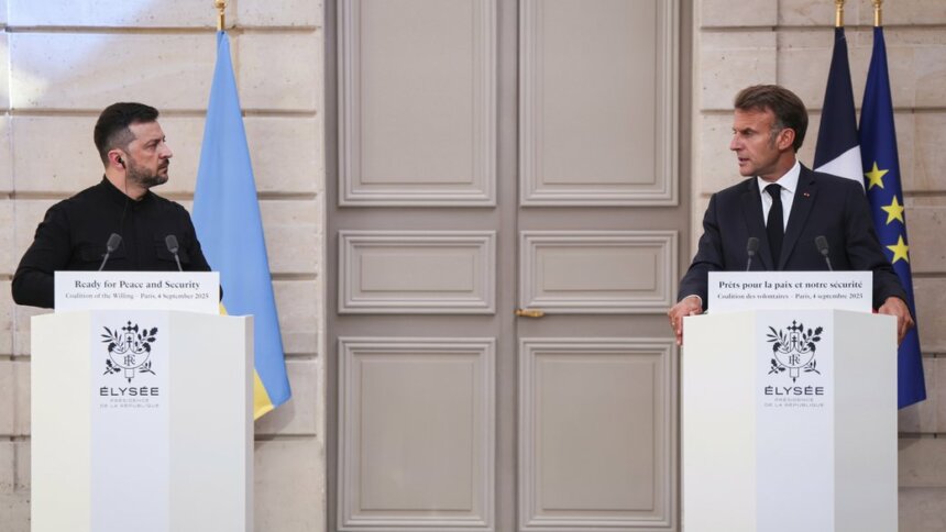 Президент Франції Еммануель Макрон та президент України Володимир Зеленський на пресконференції після саміту щодо України в Єлисейському палаці в Парижі, Франція, 4 вересня 2025 року. AP/Ludovic Marin Президент України здійснить новий офіційний візит до Франції