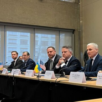 Зустріч делегацій України та США для переговорів у Женеві, Швейцарія, 23 листопада 2025 рік. REUTERS/Emma Farge США та Україна узгодили оновлений проєкт мирної угоди в Женеві