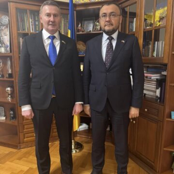 Почесний консул Республіки Молдова в Хмельницькому зустрівся з послом України в Польщі Почесний консул Республіки Молдова в Хмельницькому зустрівся з послом України в Польщі