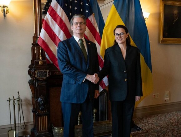 США та Україна обговорили посилення санкцій проти нафтових компаній з РФ США та Україна обговорили посилення санкцій проти нафтових компаній з РФ