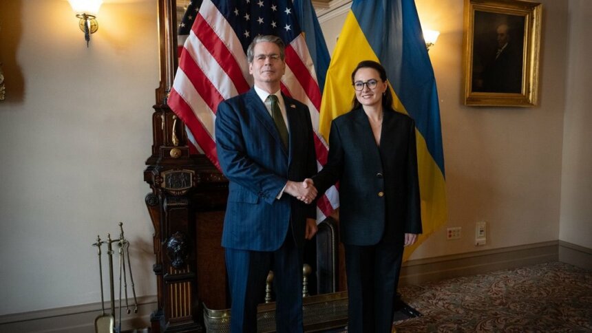 США та Україна обговорили посилення санкцій проти нафтових компаній з РФ США та Україна обговорили посилення санкцій проти нафтових компаній з РФ