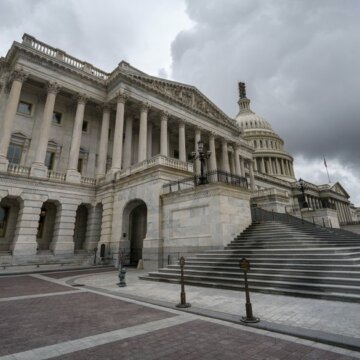 Конгрес США схвалив оборонний бюджет на 800 млн допомоги Україні Конгрес США схвалив оборонний бюджет на 800 млн допомоги Україні