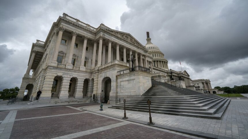 Конгрес США схвалив оборонний бюджет на 800 млн допомоги Україні Конгрес США схвалив оборонний бюджет на 800 млн допомоги Україні