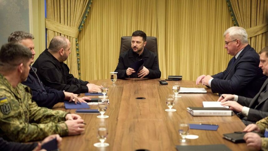 Зеленський провів нараду з делегацією після переговорів у США