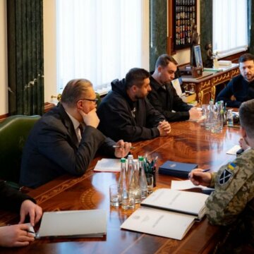 Зеленський доручив фіналізувати угоду про безпекові гарантії від США Зеленський доручив фіналізувати угоду про безпекові гарантії від США