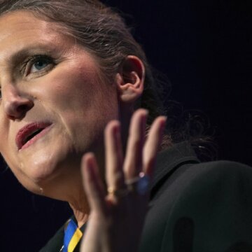 Фріланд стане волонтерською радницею з економічних питань президента України Фріланд стане волонтерською радницею з економічних питань президента України