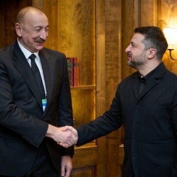 Зеленський і Алієв обговорили енергетичну співпрацю та мирний процес Зеленський і Алієв обговорили енергетичну співпрацю та мирний процес