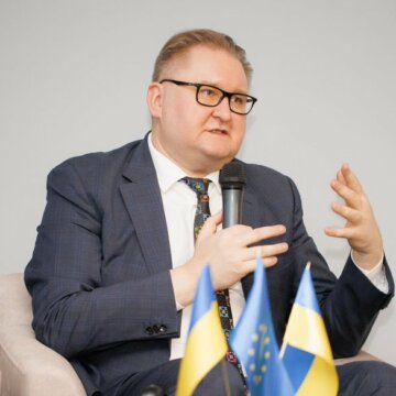 Зеленський оновив склад делегації для переговорів з ЄС Зеленський оновив склад делегації для переговорів з ЄС