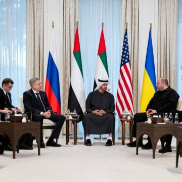 У Абу-Дабі стартували тристоронні переговори Україна-США-РФ щодо завершення війни