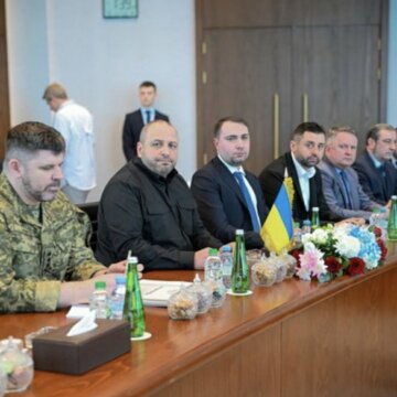 США на переговорах в Абу-Дабі запропонували завершити війну в Україні до початку літа США на переговорах в Абу-Дабі запропонували завершити війну в Україні до початку літа