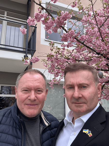 Микола Скрипковський провів зустріч із Ауреліу Чокоєм у Німеччині Микола Скрипковський провів зустріч із Ауреліу Чокоєм у Німеччині