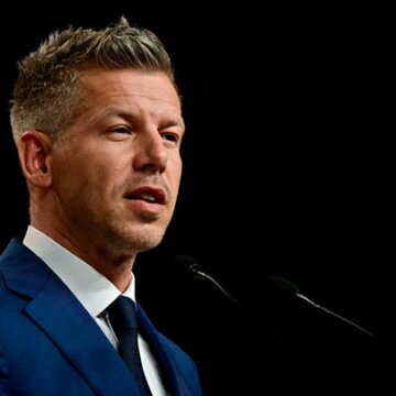 Єврокомісія назвала переговори з майбутнім урядом Угорщини «конструктивними»