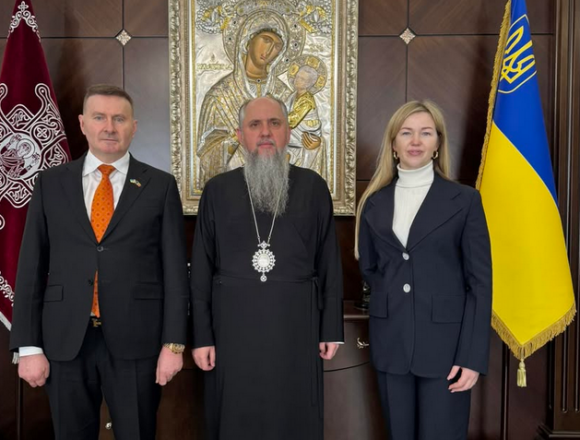 Почесний консул Республіки Молдова у місті Хмельницькому зустрівся з Митрополитом Епіфанієм