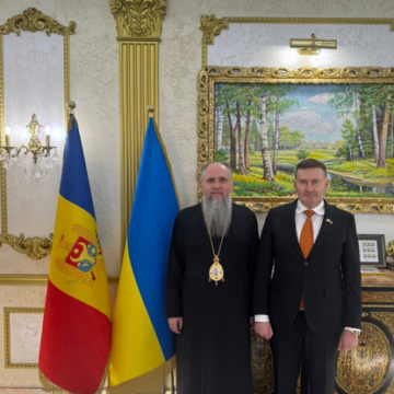 Screenshot 2026-05-04 at 12-04-15 Instagram Митрополит Епіфаній відвідав Почесне консульство Республіки Молдови у місті Хмельницькому