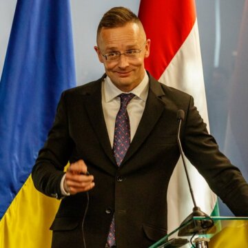 Новий уряд Угорщини звільняє дипломатів часів Петера Сійярто
